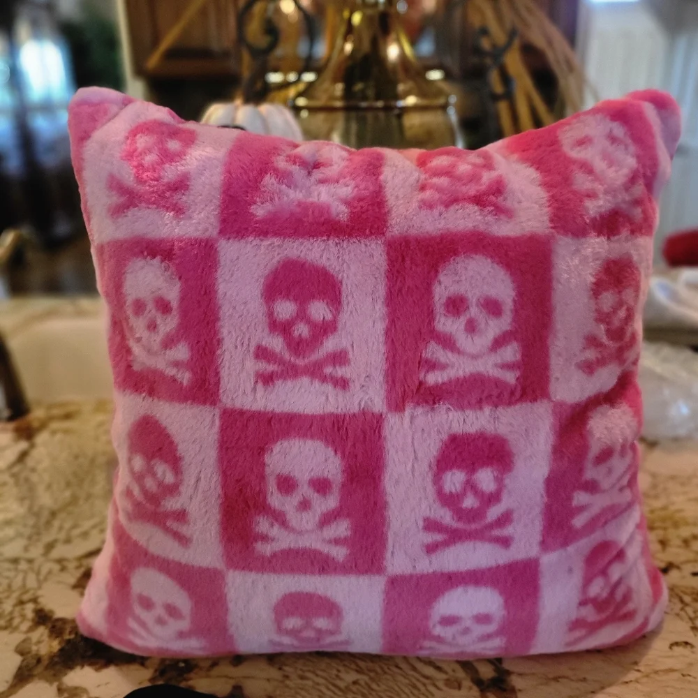 New Rachel Zoe Halloween Pink Skull Throw Pillow Nwt 🩷💀🩷 - Picture 3 of 13